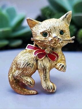 Vintage 1960s Cat Kitten Figural Animal Brooch Numbered A2806 Enamel Rhinestone